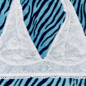Victoria’s Secret white Lacey halter bralette size Large